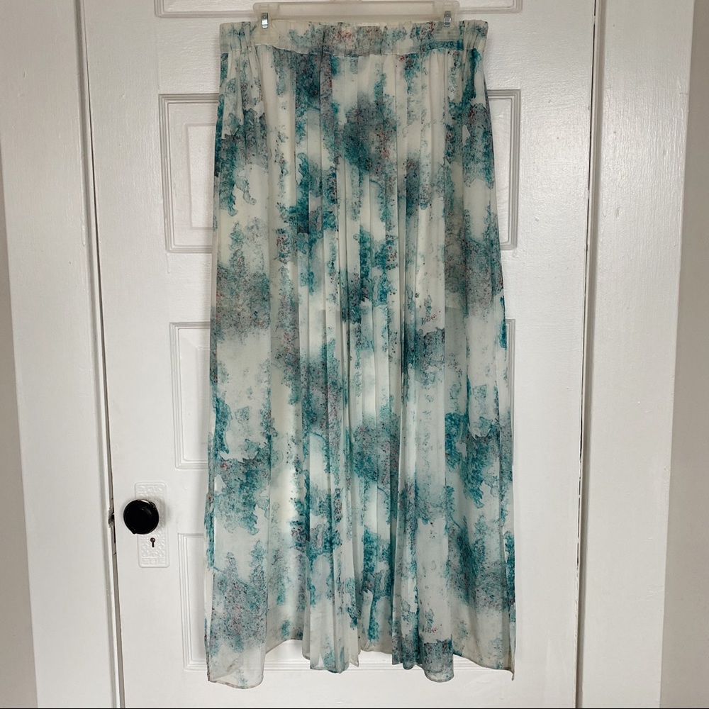 🦋Mossimo Peekaboo Maxi Skirt🦋